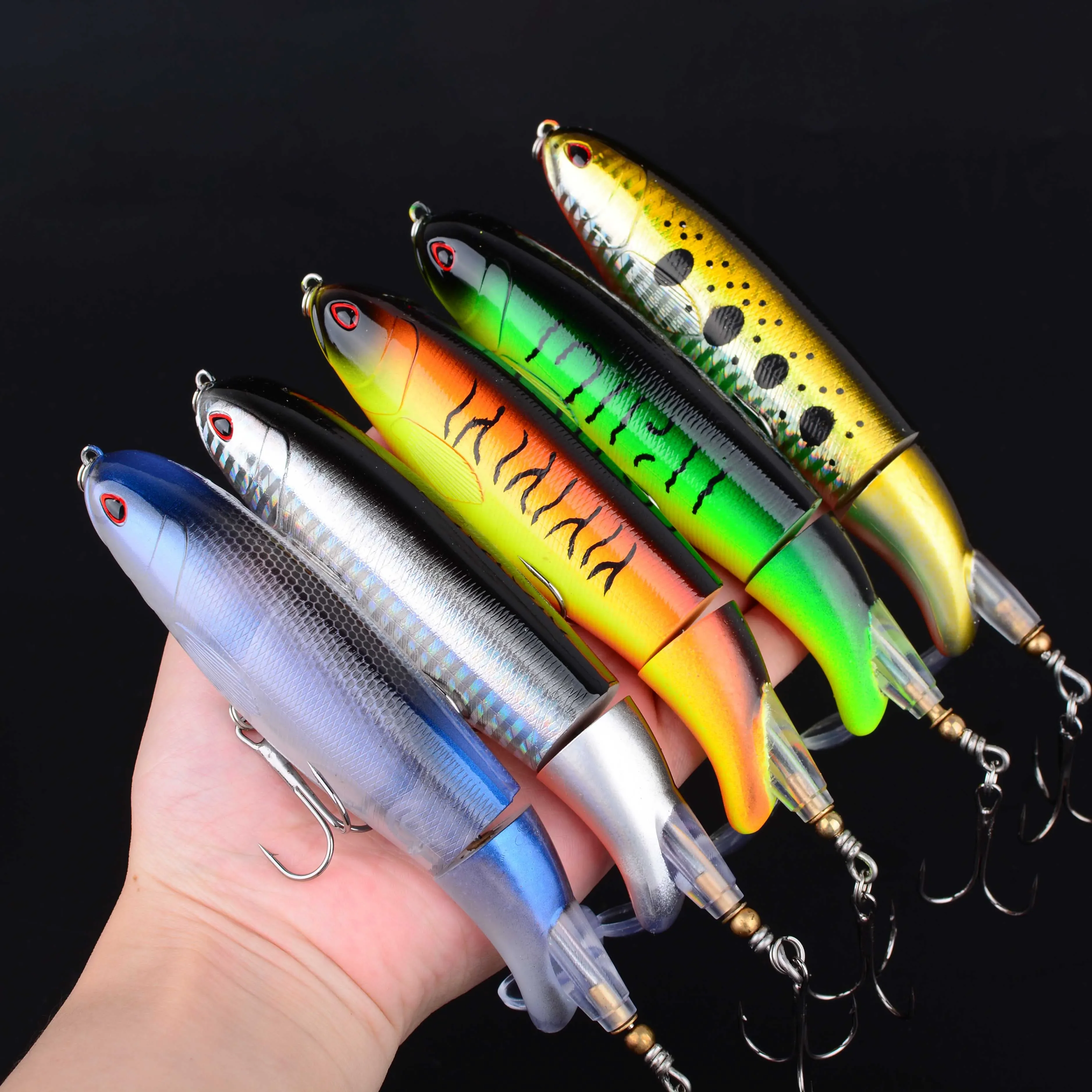 Vista del señuelo Whopper Plopper y su cola giratoria