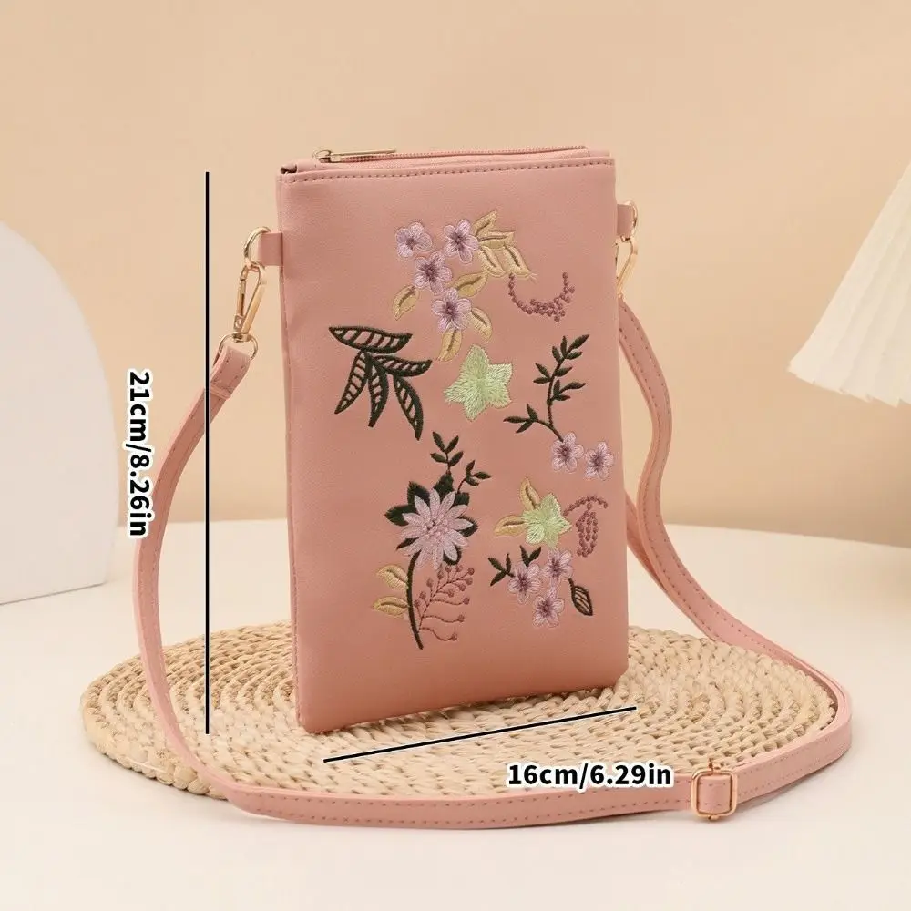 Bolso bandolera con flores bordadas