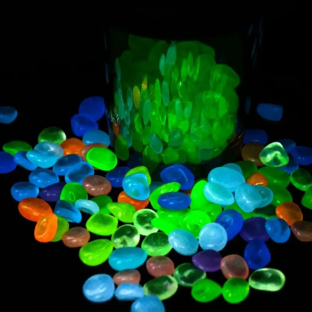 Composición con piedras luminosas en micropaisaje