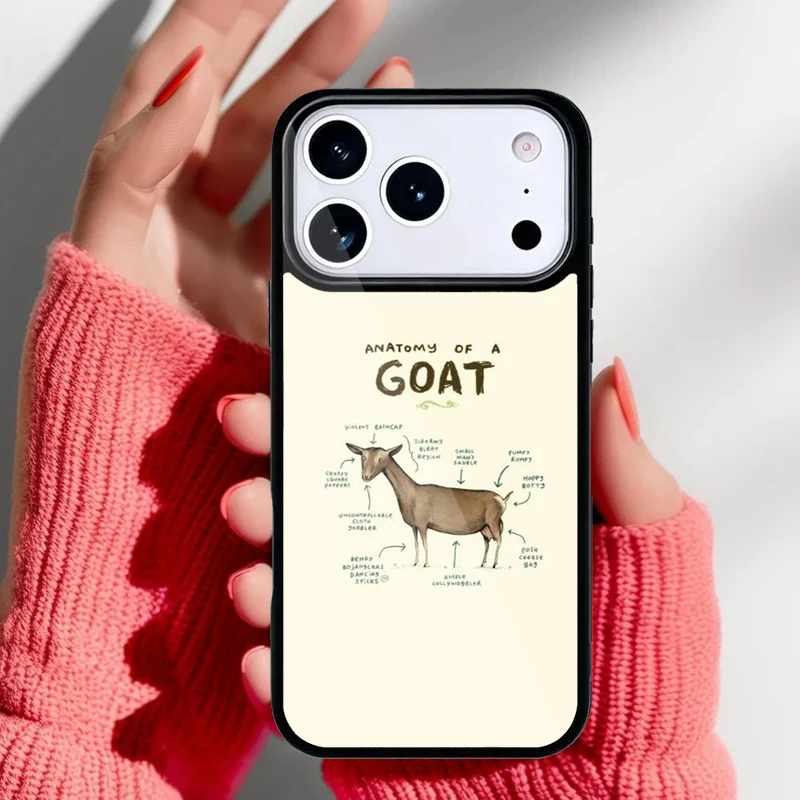 Detalle del diseño de cabras en la carcasa trasera