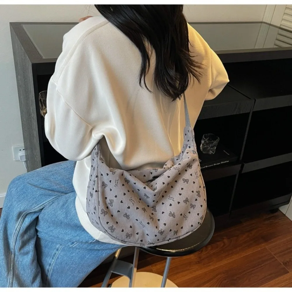 Bolso bandolera en una de las opciones de color