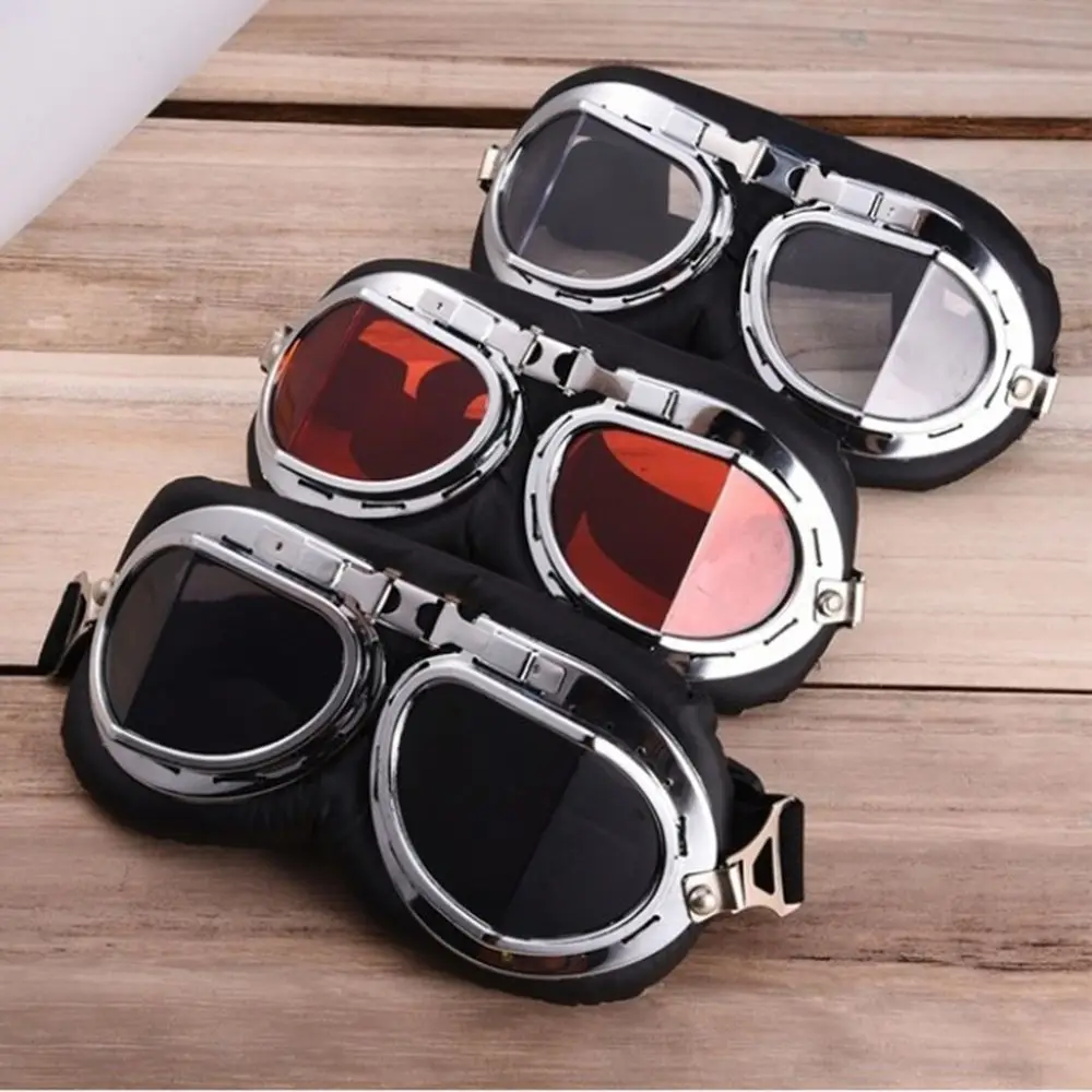Vista frontal de las gafas de sol retro para motocicleta
