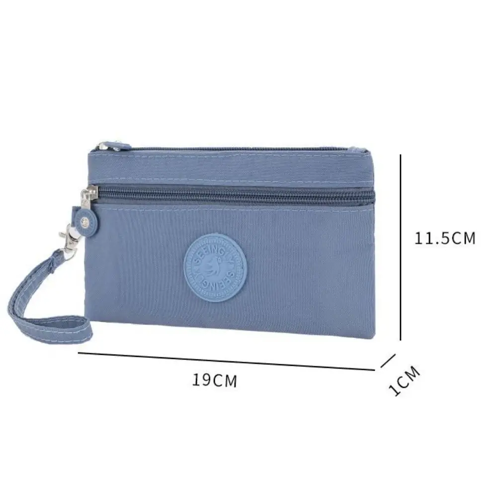 Cartera impermeable de nailon con diseño práctico