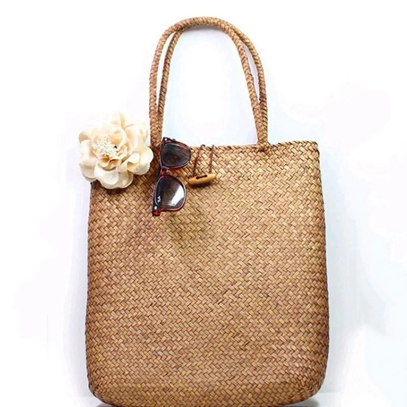 Detalle del encaje decorativo que adorna el bolso