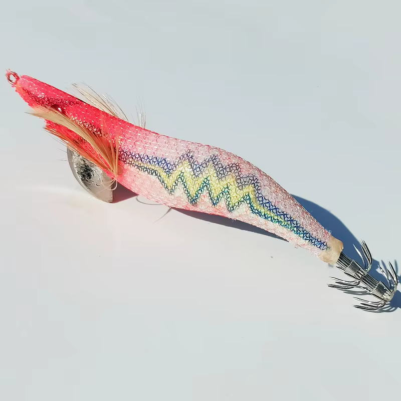 Señuelos atsuim dispuestos para pesca