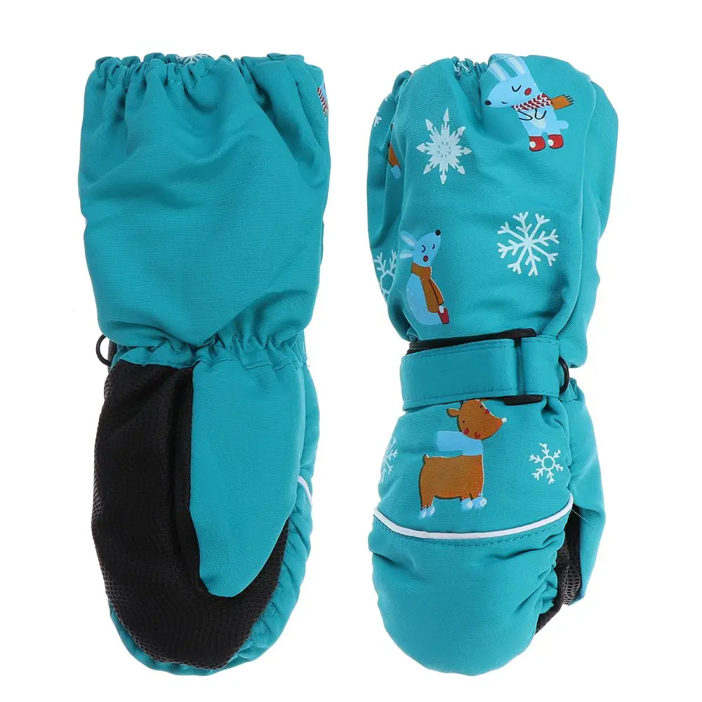 Guantes en uso en la nieve