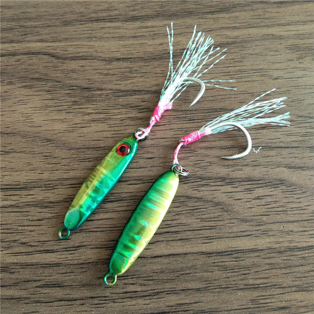 Detalle del acabado metálico reflectante del mini spoon jig