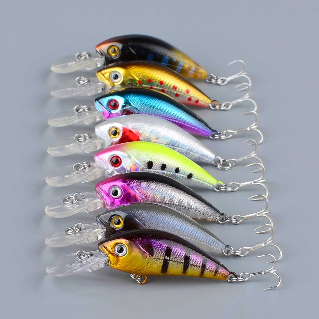 Señuelo con anzuelos triples listo para montar en pesca