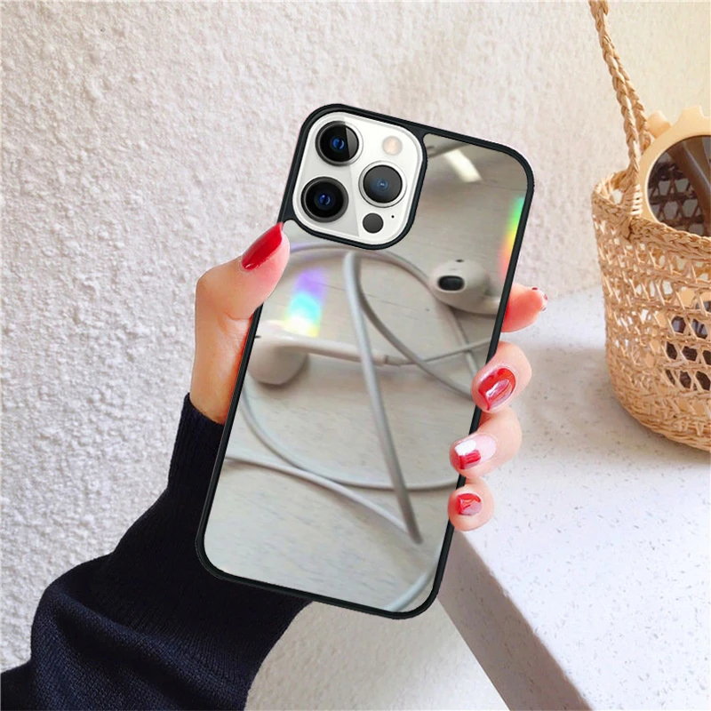 Funda blanca en diferentes modelos de iPhone