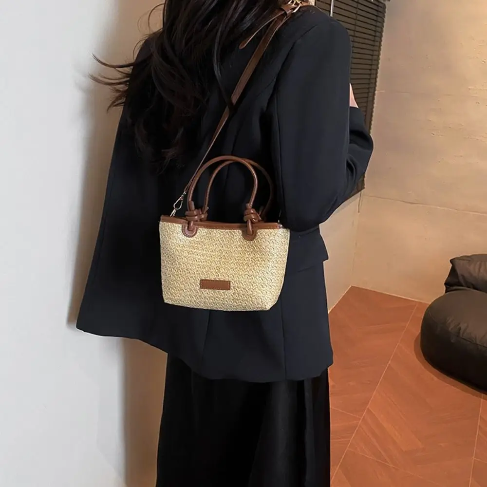 Bolso bandolera de paja tejido a mano tipo cesta con nudo - imagen 3