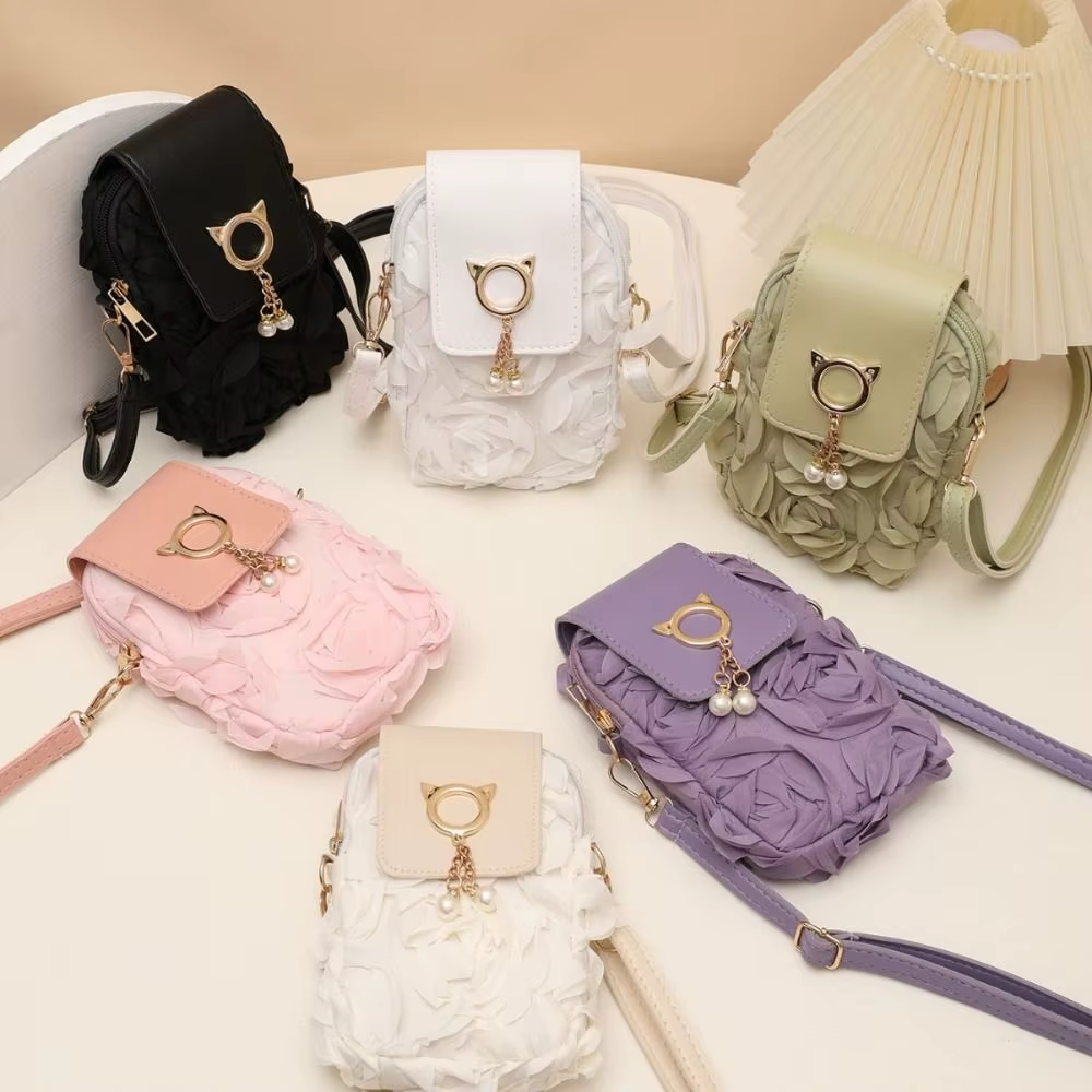 Bolso Bandolera Plisado Mujer con Rosa y Colgante – Diseño Exclusivo - imagen 4