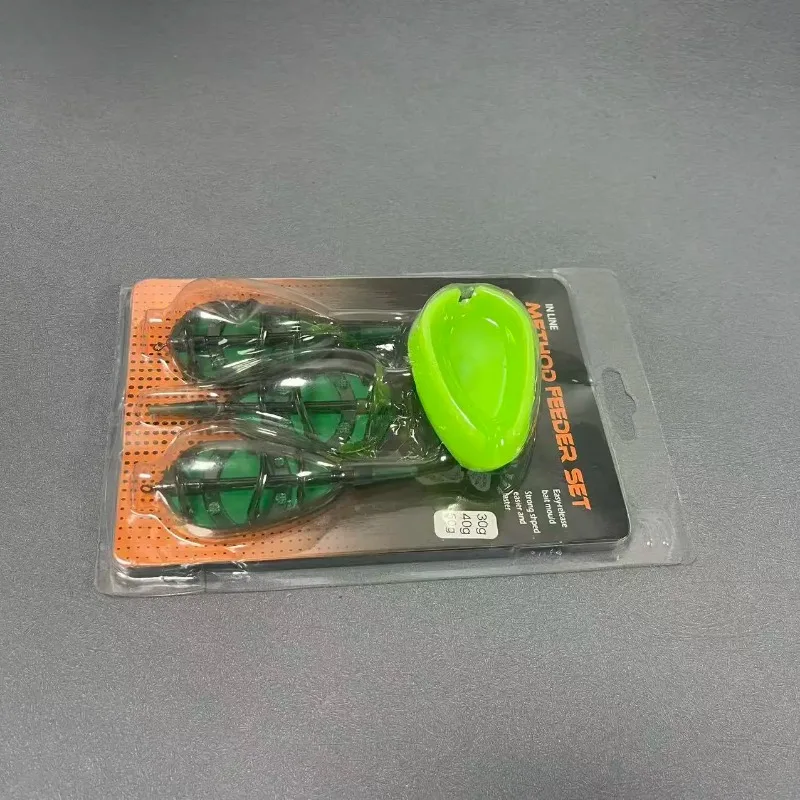 Alimentador de cebo en uso para pesca de fondo