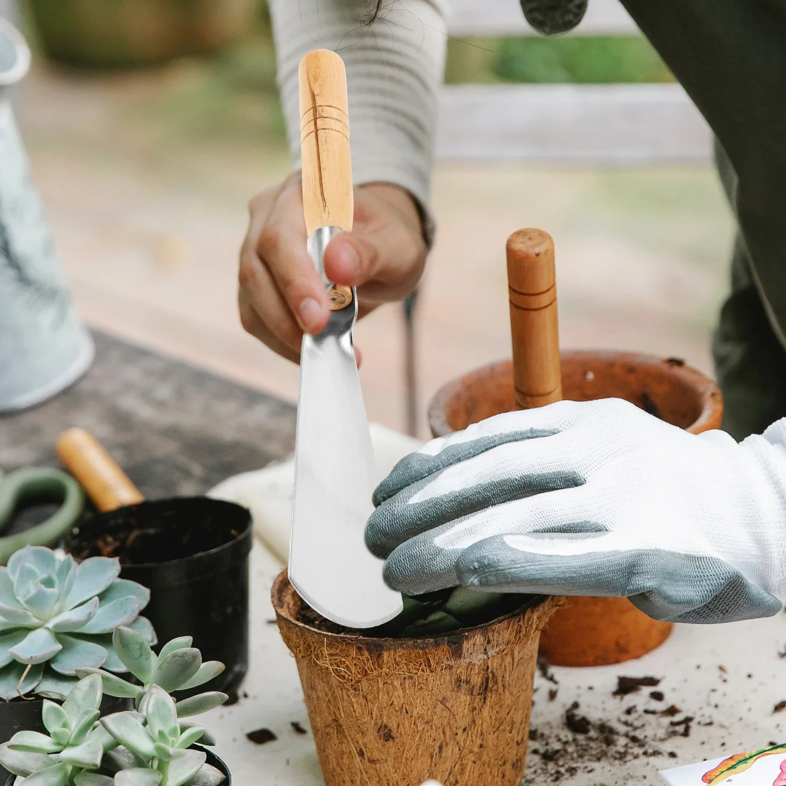 Pala de jardín portátil multifuncional para excavar y plantar - imagen 4