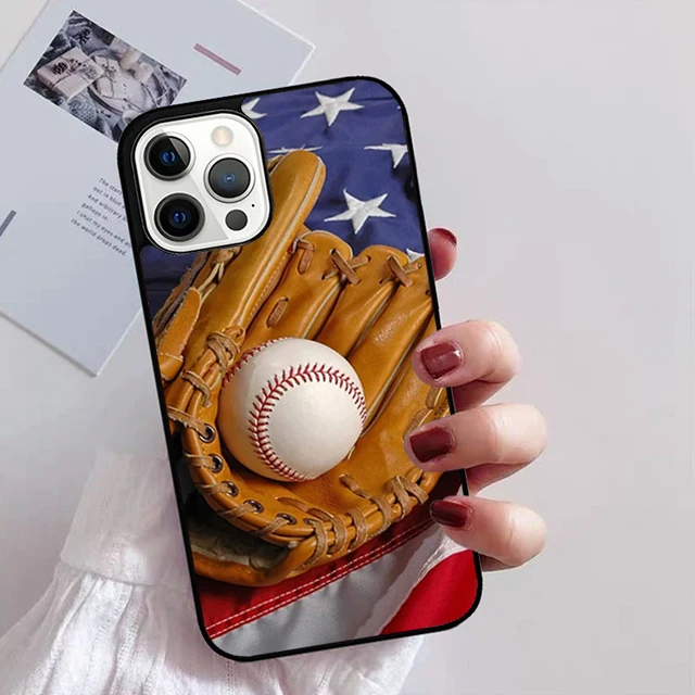 Vista frontal de la funda con diseño de béisbol