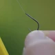 Anzuelos pre-atados doble diente de lobo Black Pit carpa y mosca - imagen 3
