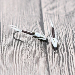 Ninfas MNFT #6 – Mosca seca para trucha con pluma blanca