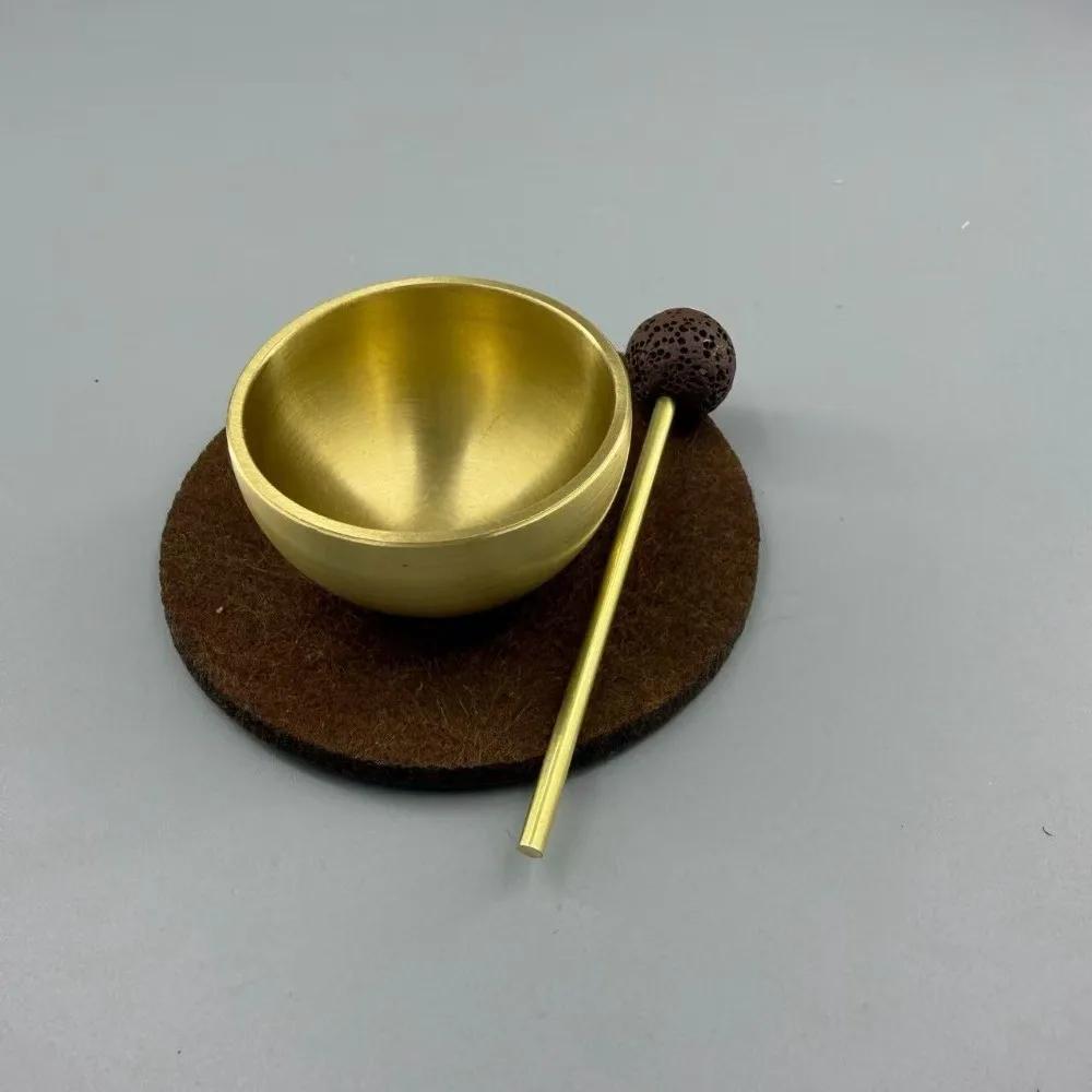 Práctica de mindfulness con cuenco tibetano mini