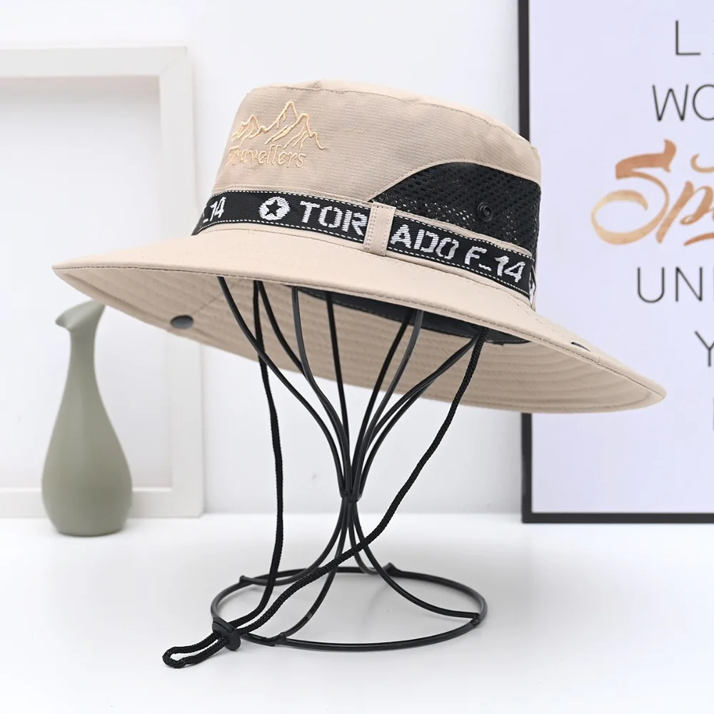 Sombrero en uso durante actividad de pesca