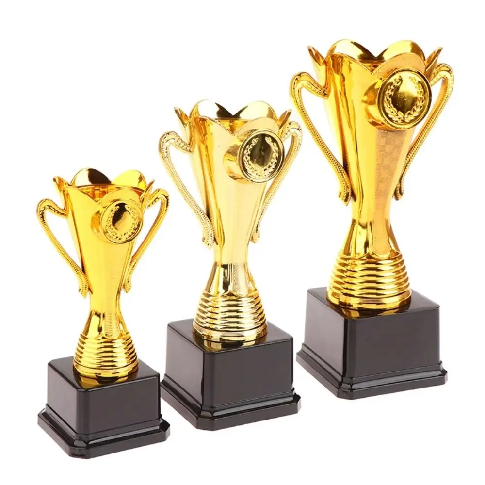 Trofeo de plástico dorado para niños
