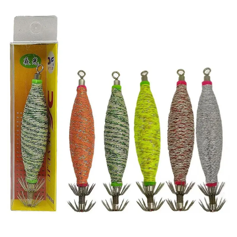 Detalle de anzuelos con corona reforzada y diseño de calamar artificial