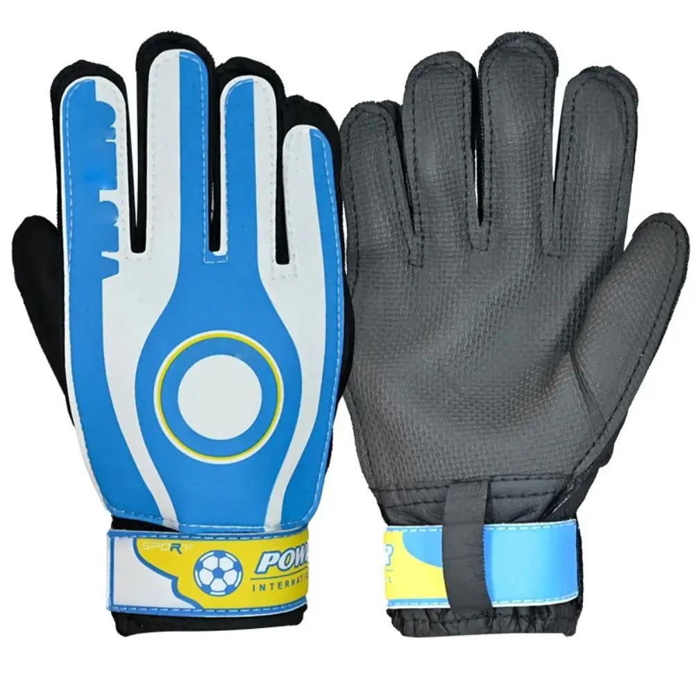 Ajuste y diseño ergonómico de los guantes de portero BLACKON