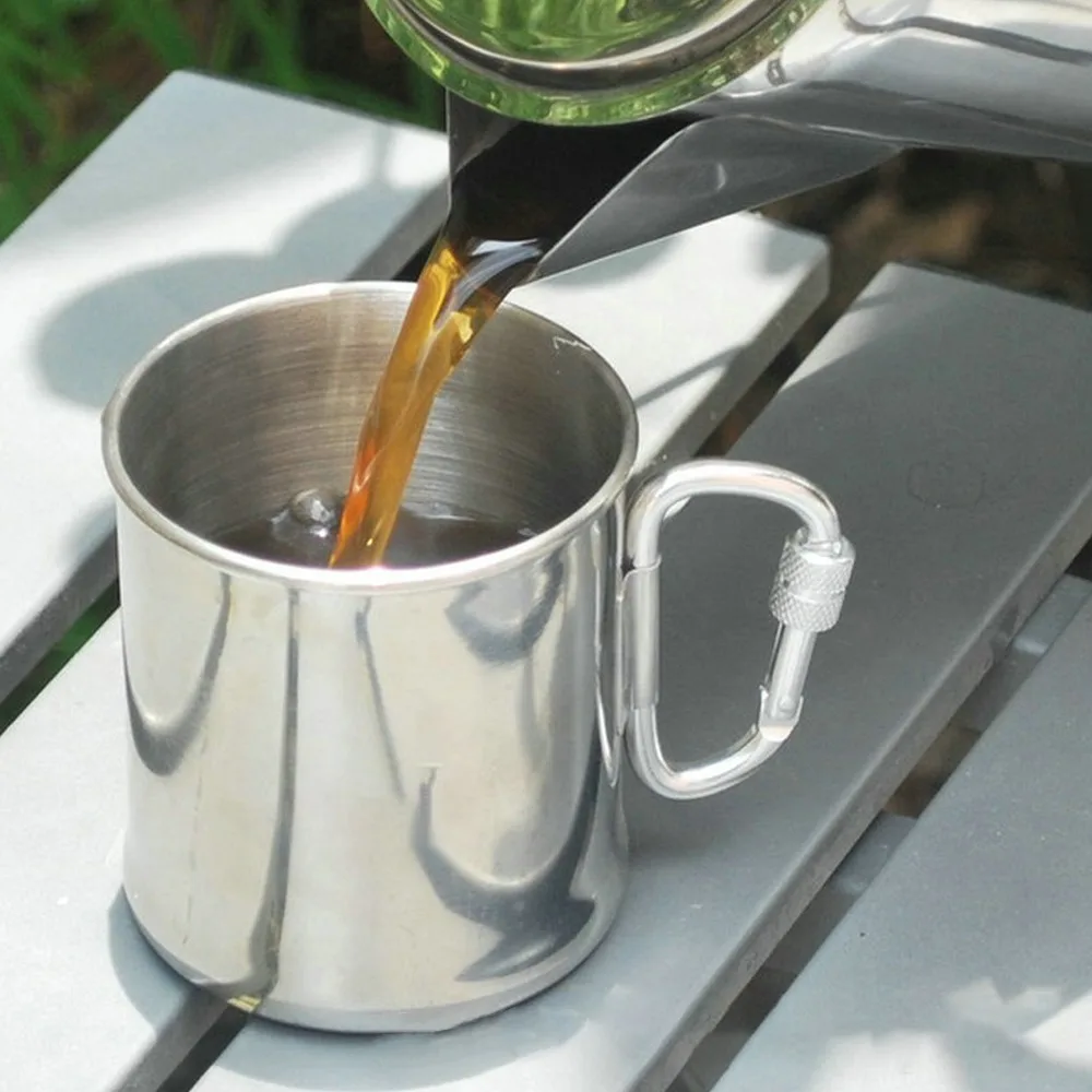 Taza sobre estufa de camping
