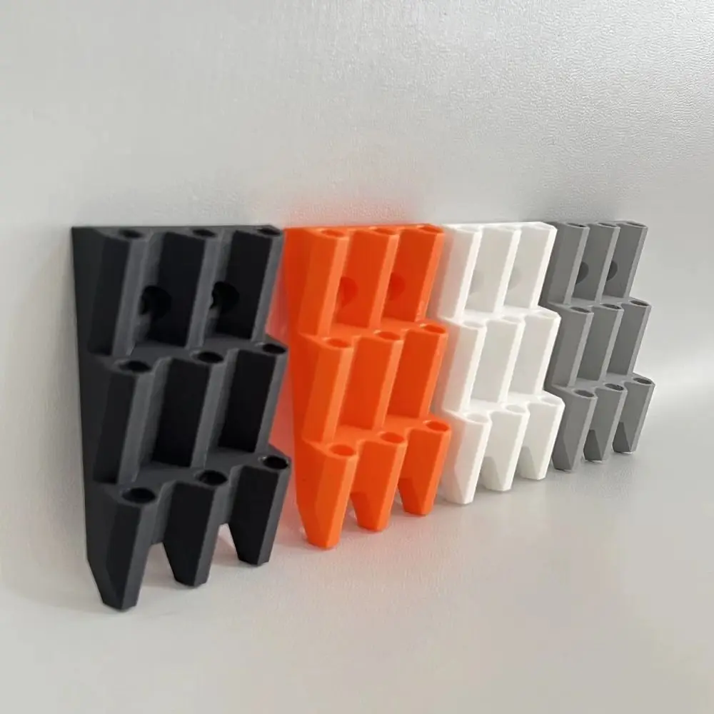 Imagen del producto instalado en pared con dardos colocados