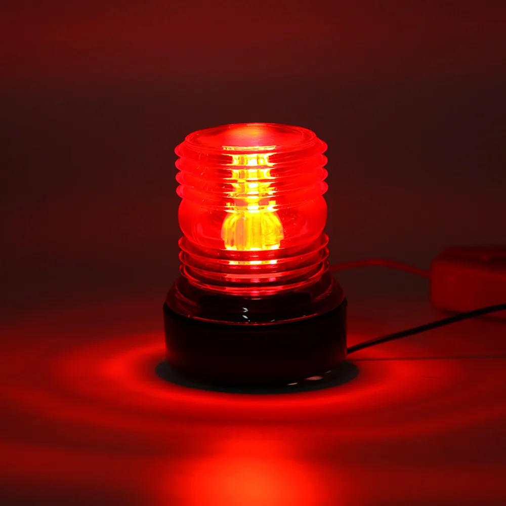 Detalle del diseño compacto y montaje de la luz de anclaje