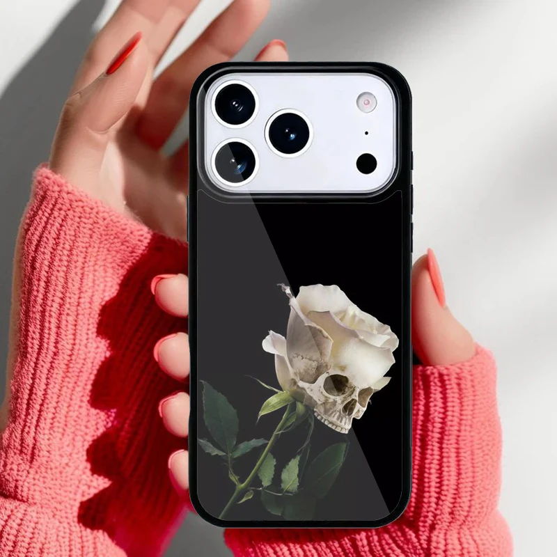 Vista delantera con diseño de calavera y rosa