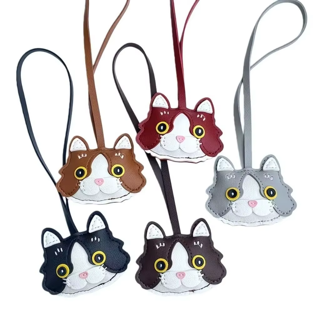 Llavero de cuero con forma de gato y diseño animado - imagen 3