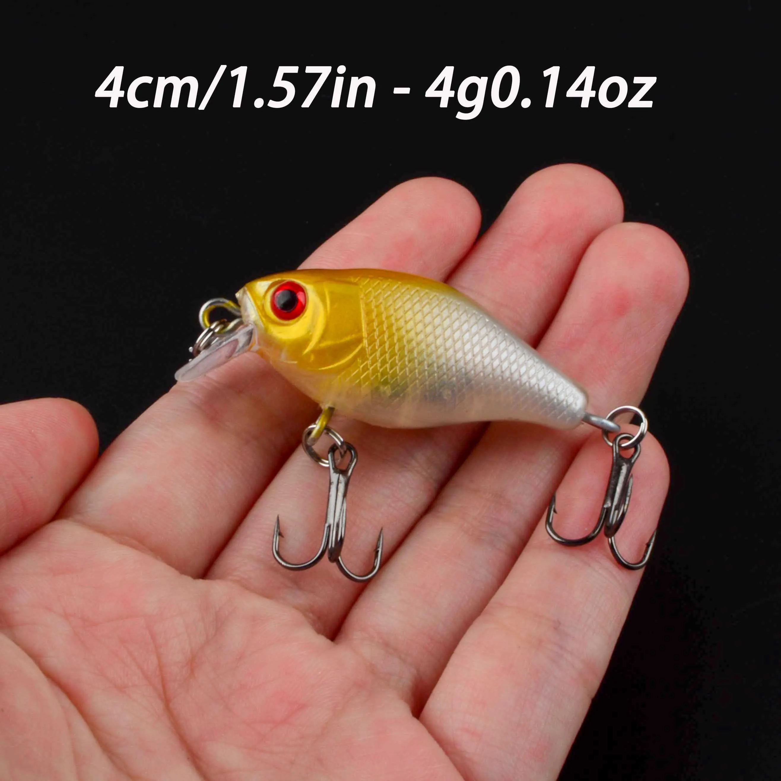 Detalle del acabado y anzuelos del crankbait