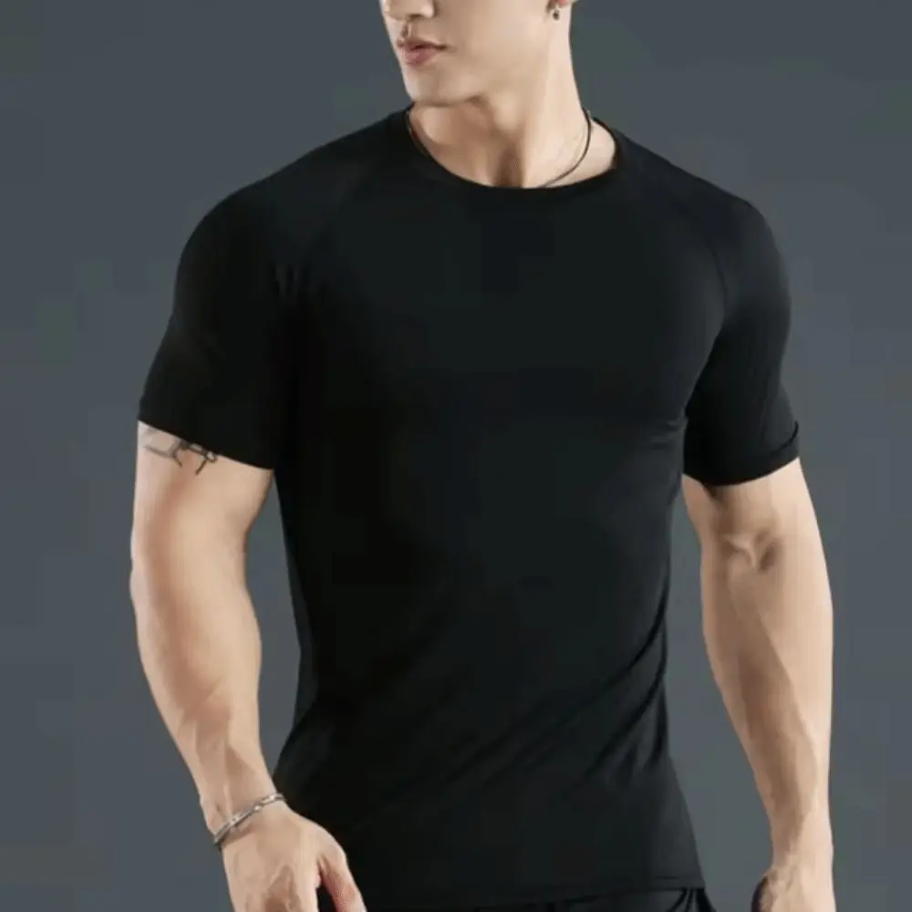 Detalle de la camiseta deportiva de compresión