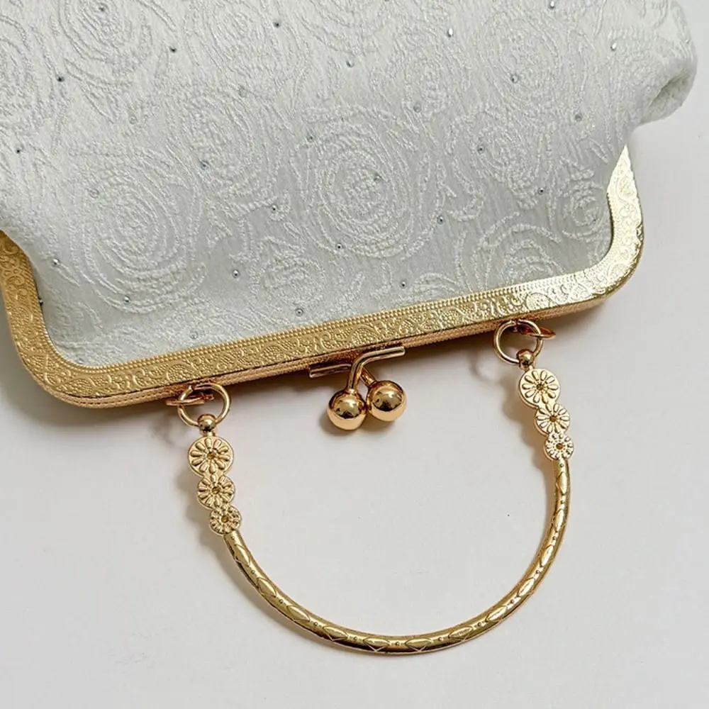 Bolso bandolera con strass de color liso, asa superior y cadena - imagen 2