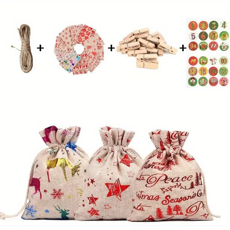 Calendario de Adviento 2026 con bolsas de tela colgadas con clips de madera