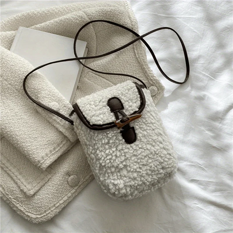 Bolso bandolera cruzado con estilo minimalista