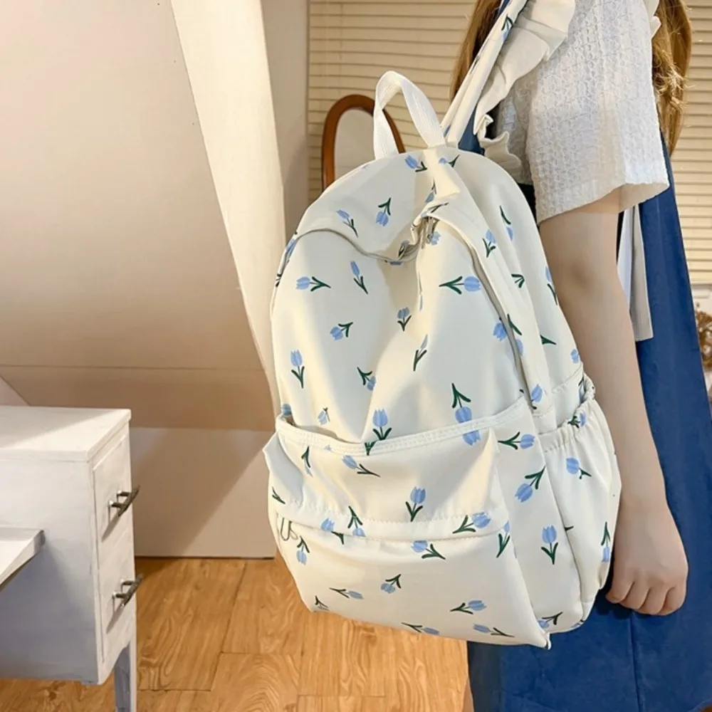 Diseño floral moderno estilo tulipanes
