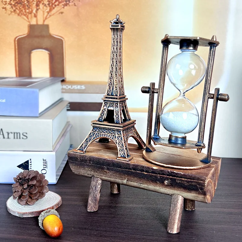 Reloj de arena de madera en bronce visto desde ángulo superior