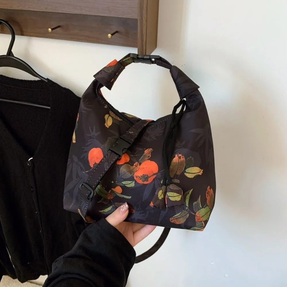Bolso tote de satén retro con correa ajustable y bordado nubes - imagen 3