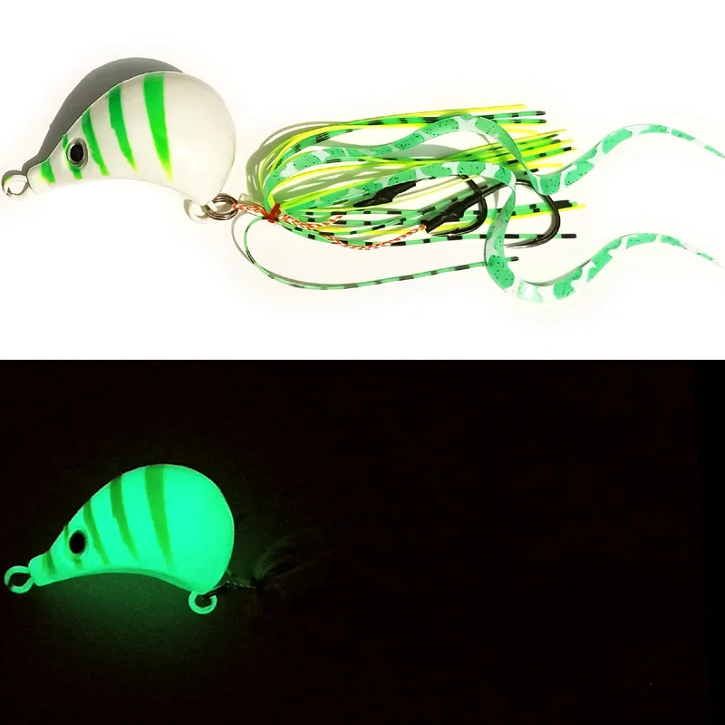 Detalle del señuelo tipo jig con acabado luminoso