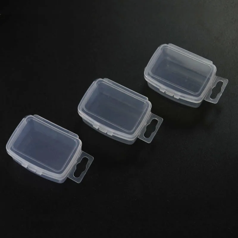 Caja con compartimentos llenos de anzuelos y cuentas para fly tying