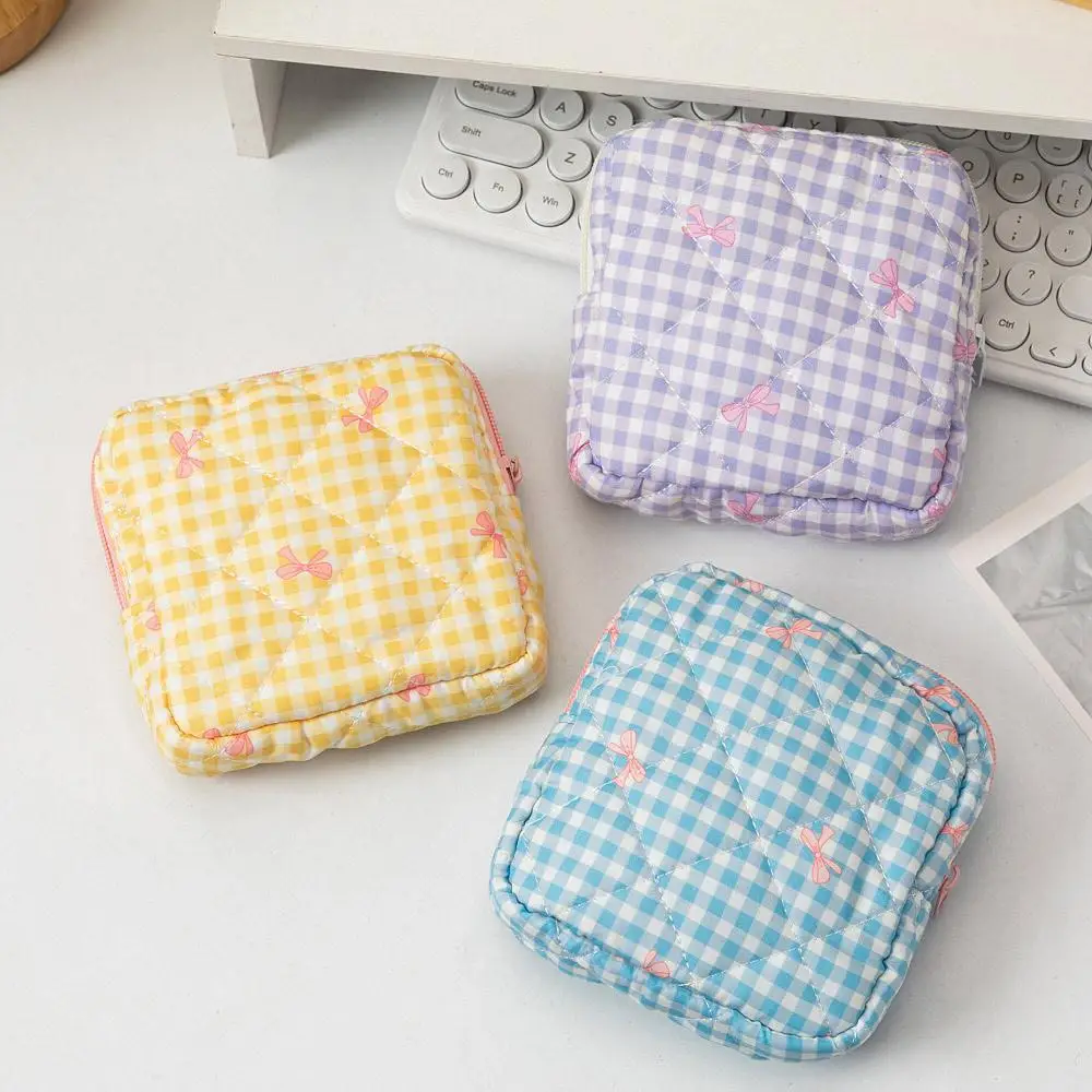 Bolsa de maquillaje Coqueta corazón clásico acolchada de viaje - imagen 3