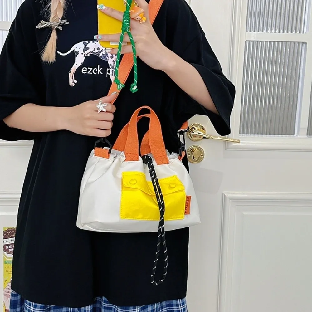Bolso tipo cubo con cordón y bandolera ligera para móvil - imagen 3