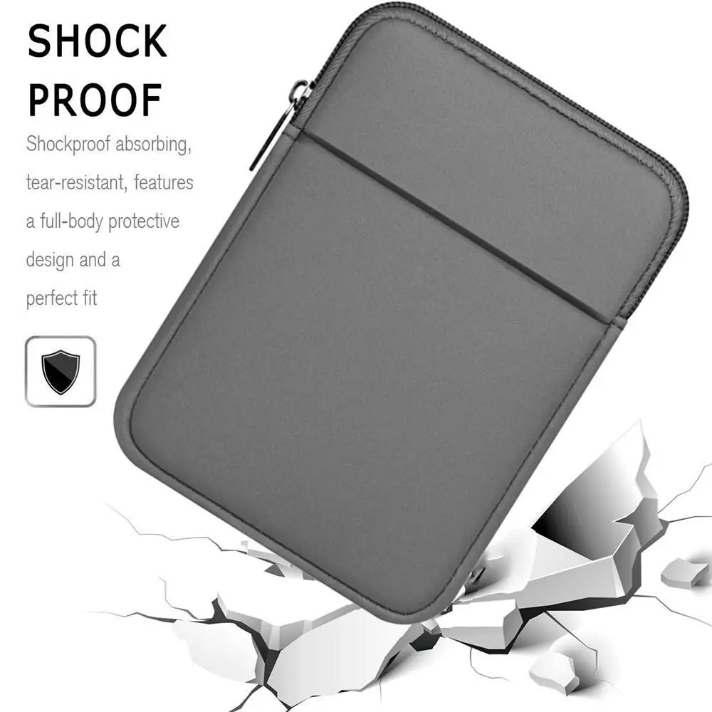 Estuche guardado en un bolso de mano