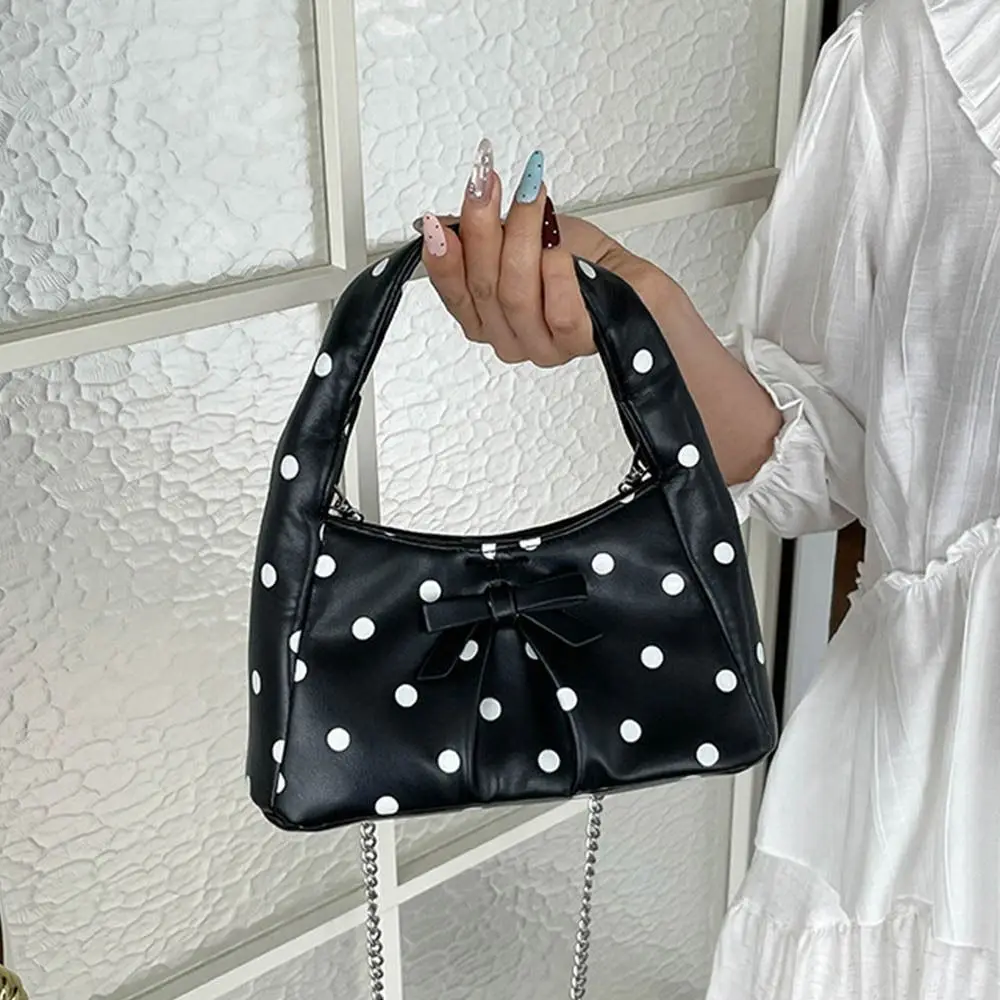 Bolso bandolera PU con cadena metálica y estampado de puntos