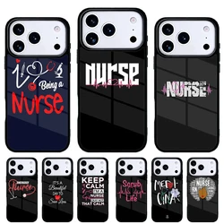 Funda iPhone con diseño enfermera, jeringa, latido y medicina