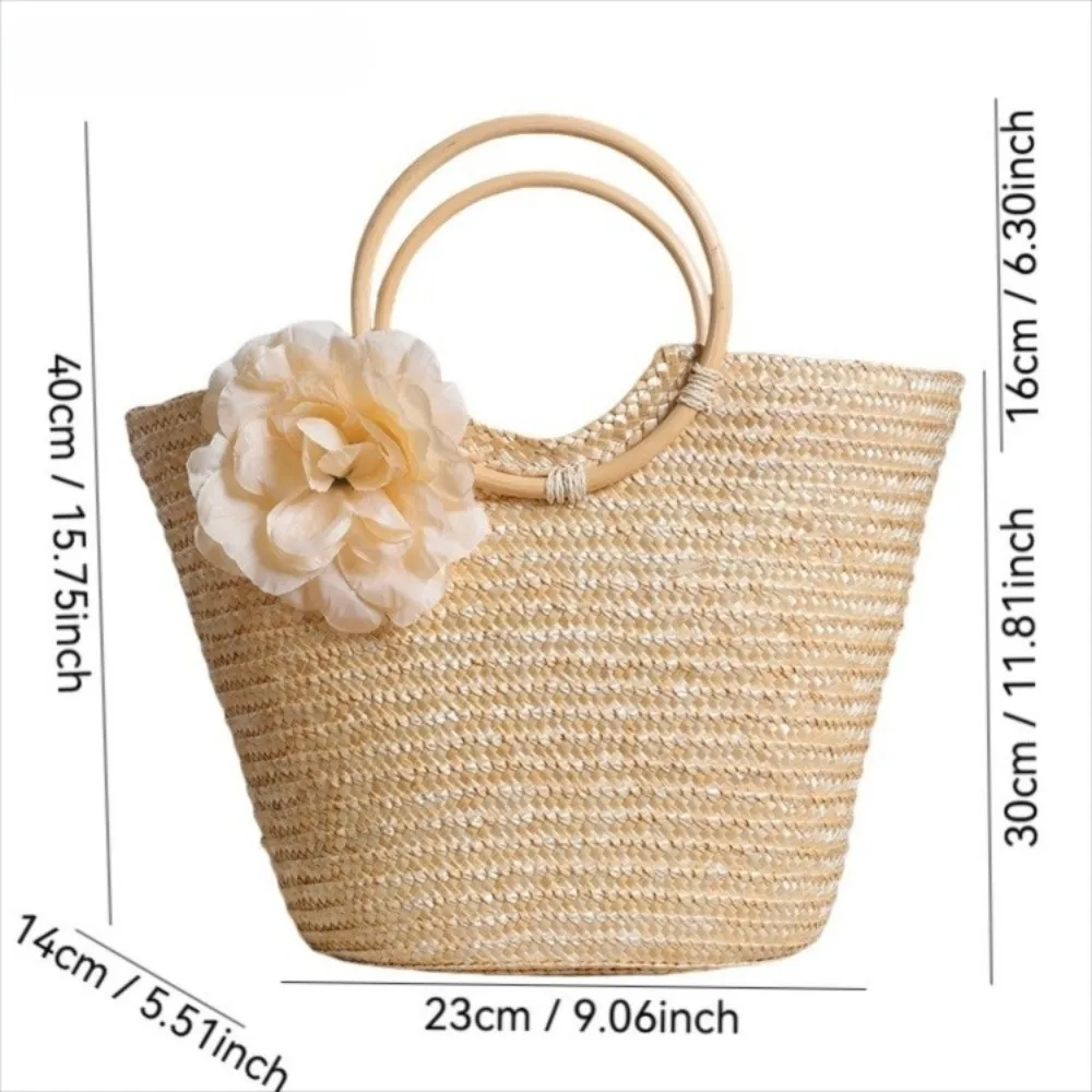 Bolso bohemio de paja con decoración floral