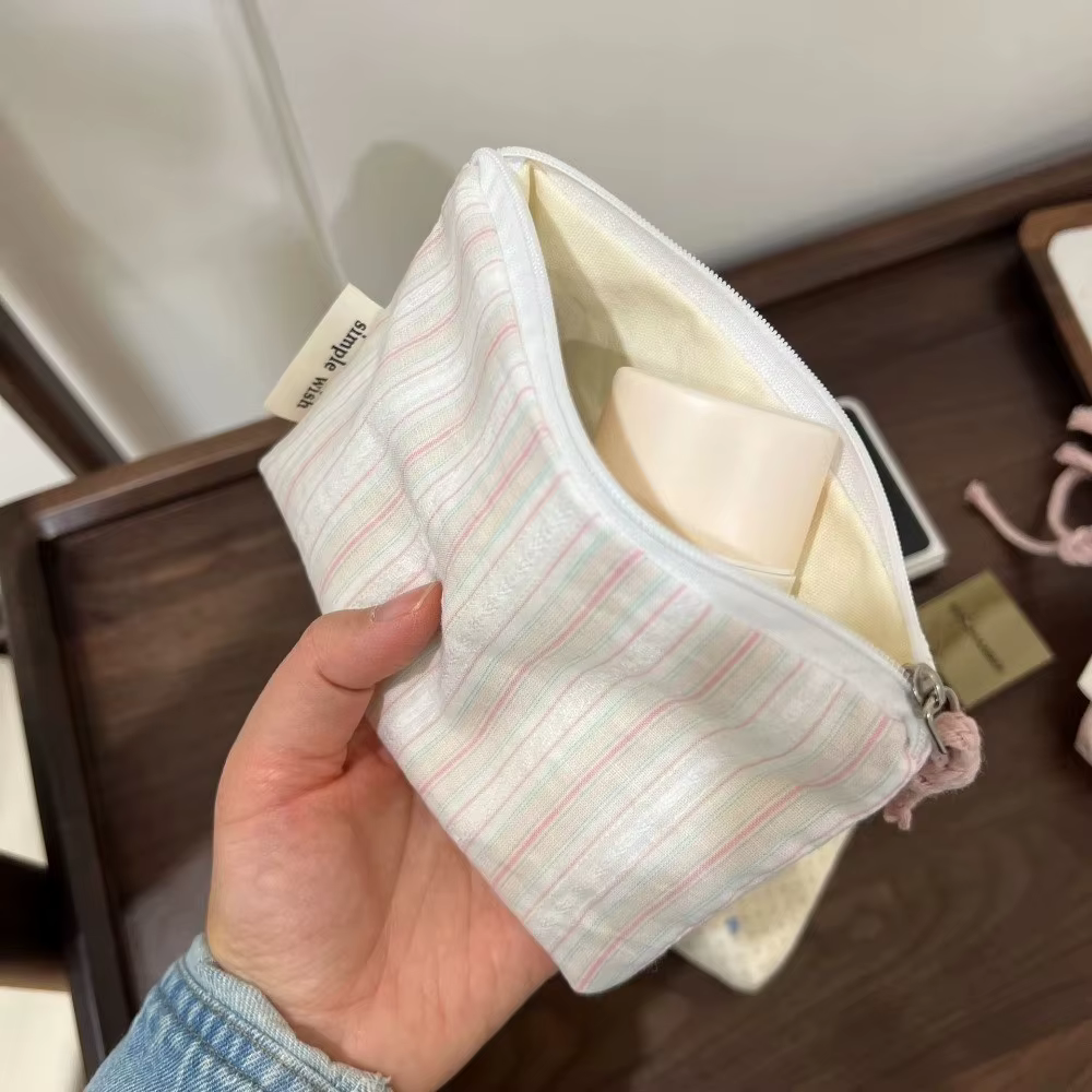 Bolsa de Maquillaje a Rayas Rosa – Mini Neceser Portátil para Mujer