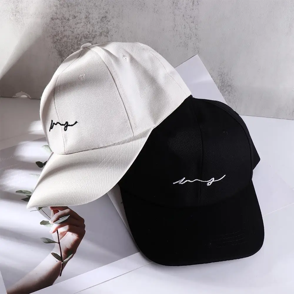 Detalle del ajuste snapback y laterales
