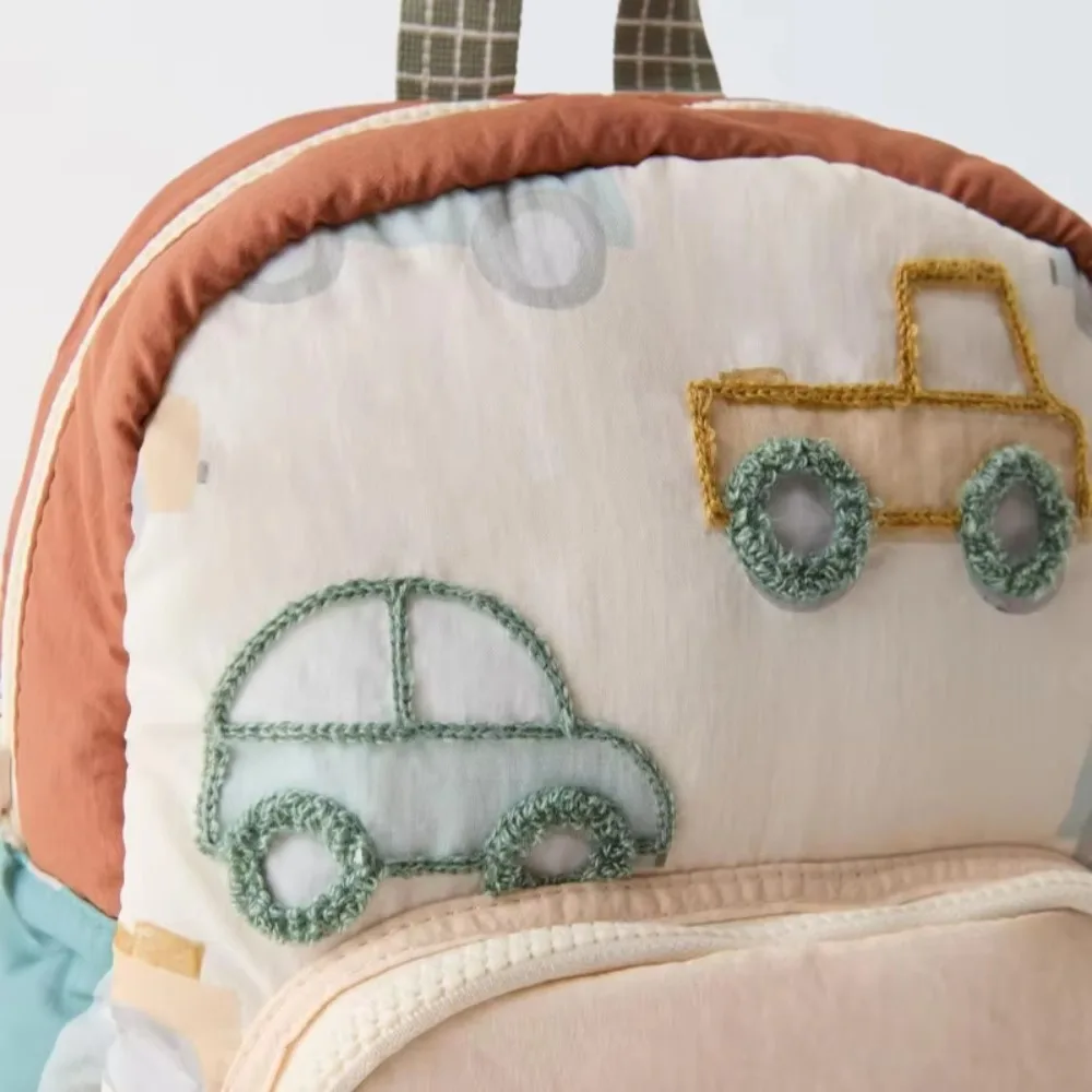 Mochila escolar ligera con bordado de coches animados para niños - imagen 4