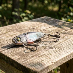 Señuelo metálico vibratorio de hundimiento para pesca de lubina